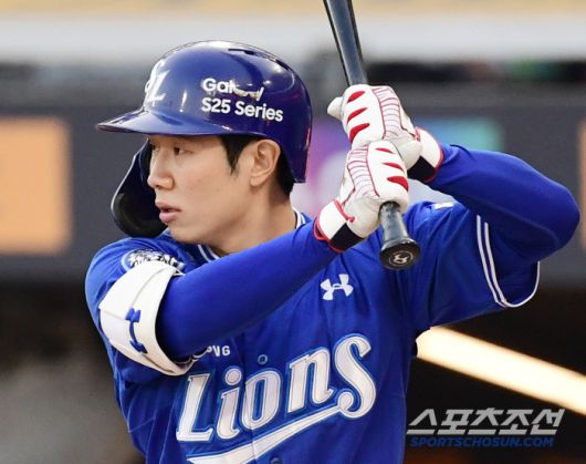 1회 타격 후 햄스트링 부상을 당한 삼성 김지찬.