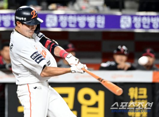 29일 대전한화생명볼파크에서 열린 LG와 한화의 경기, 4회말 한화 심우준이 역전 솔로홈런을 치고 있다. 대전=허상욱 기자wook@sportschosun.com/2025.04.29/