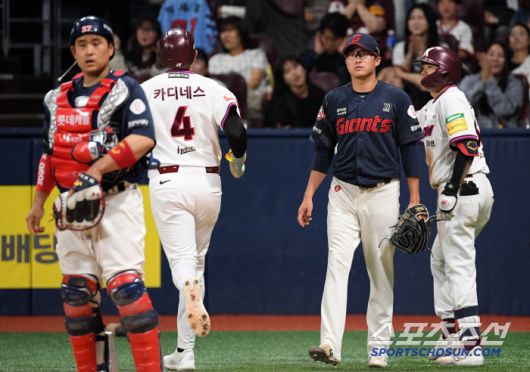 직전 경기 100개 넘게 던진 선발 박세웅의 구위는 예전 같지 않았다.