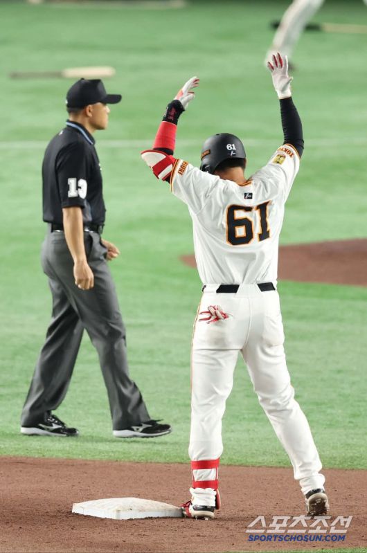 0-0으로 맞선 6회 2타점 적시 2루타를 터트린 마스다가 2루에서 포효하는 모습. 시즌 첫 선발 출전해 확실하게 존재감을 보여줬다. 사진캡처=요미우리 자이언츠 SNS