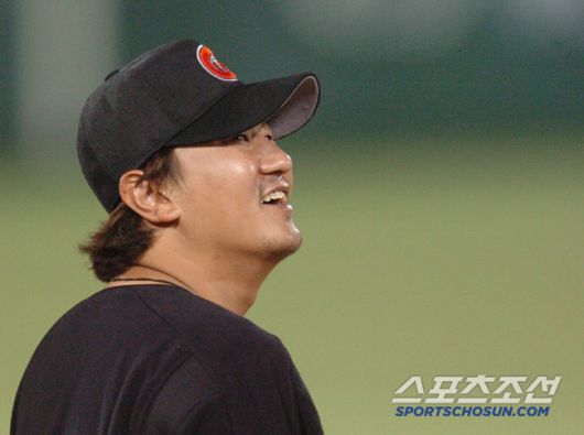 2005년 18승 달성 직후 환하게 웃는 손민한. 스포츠조선DB