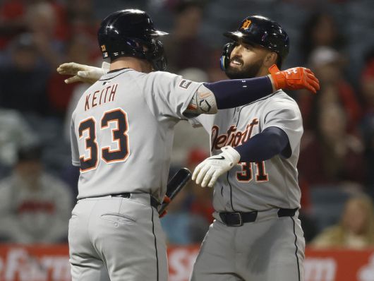 MLB 사상 최초로 9회 한 이닝에만 2개의 홈런을 친 타자가 등장했다. 바로 디트로이트 타이거스의 외야수 라일리 그린(25)이다.  그린은 3일(이하 한국시각) 미국 캘리포니아주 애너하임 에인절스타디움에서 열린 2025 MLB 정규리그 LA에인절스와의 원정경기에 4번 지명타자로 선발 출전해 'MLB 최초기록'을 수립했다. 9회초 공격에서 두 번이나 타석에 나와 모두 홈런을 날렸다. 그린의 놀라운 홈런쇼를 앞세운 디트로이트는 9회초 공격에서만 8점을 쏟아부으며 9대1로 승리했다.  <저작권자(c) 연합뉴스, 무단 전재-재배포, AI 학습 및 활용 금지>