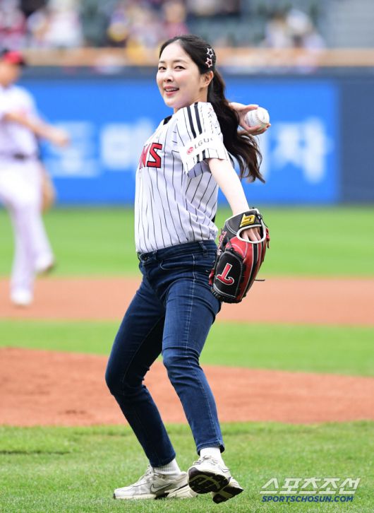 3일 잠실구장에서 열린 KBO리그 LG와 SSG의 경기. 승리 기원 시구를 한 '키즈 크리에이터' 다니(최다은). 잠실=송정헌 기자songs@sportschosun.com/2025.05.03/