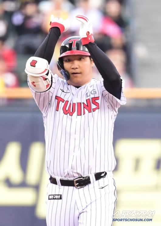 3일 잠실구장에서 열린 KBO리그 LG와 SSG의 경기. 3회 SSG 김광현 상대 2타점 2루타 날린 LG 문보경. 잠실=송정헌 기자songs@sportschosun.com/2025.05.03/