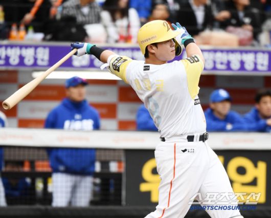 5일 대전 한화생명볼파크에서 열린 삼성-한화전. 3회말 2사 2루 노시환이 1타점 적시타를 치고 있다. 대전=정재근 기자 cjg@sportschosun.com/2025..5.5/