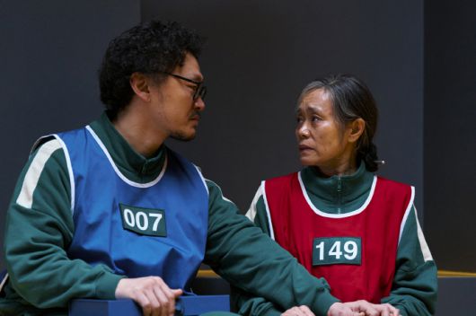 Squid Game S3 (L to R) Yang Dong-geun as Yong-sik, Kang Ae-sim as Geum-ja in Squid Game S3 Cr. No Ju-han/Netflix ⓒ 2025