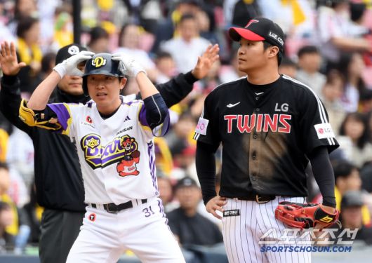 5일 잠실구장에서 열린 두산 베어스와 LG 트윈스의 경기. 5회말 무사 1루 두산 정수빈이 적시타 날린 뒤 환호하고 있다. 잠실=박재만 기자 pjm@sportschosun.com/2025.05.05/