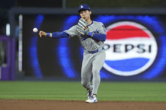 2루수 김혜성이 선발 출전 데뷔전에서 안정된 수비력도 선보였다. AP연합뉴스