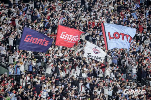 어린이날 9연전 기간 사직구장을 꽉 채운 관중들. 롯데는 최근 4일 연속 매진을 기록했다. 사진제공=롯데 자이언츠