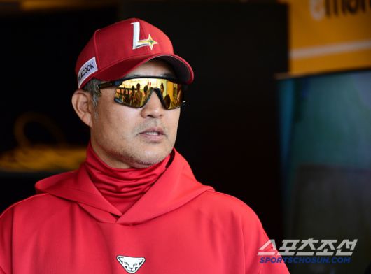 29일 인천 SSG랜더스필드에서 열리는 KBO리그 SSG와 삼성의 경기. 기자들 질문에 답하고 있는 SSG 이숭용 감독. 인천=송정헌 기자songs@sportschosun.com/2025.04.29/