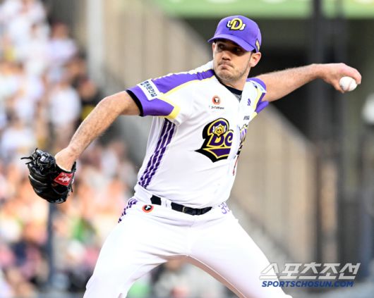 7일 잠실야구장에서 열린 LG와 두산의 경기, 두산 선발투수 잭로그가 역투하고 있다. 잠실=허상욱 기자wook@sportschosun.com/2025.05.07/