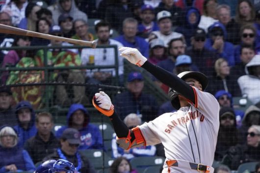 샌프란시스코 자이언츠 이정후가 8일(한국시각) 리글리필드에서 열린 시카고 컵스전에서 7회 타석에서 타격 후 배트를 놓치고 있다. Imagn Images연합뉴스