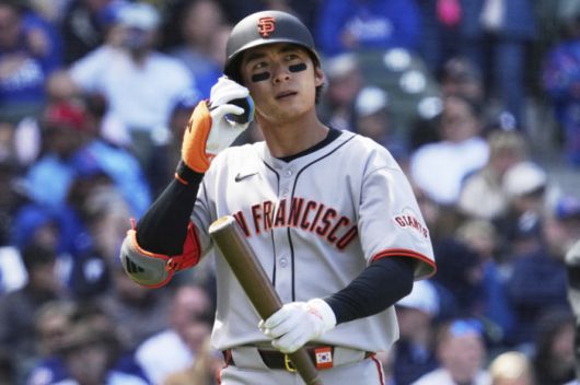 이정후가 5회 헛스윙 삼진을 당한 뒤 아쉬운 표정을 지으며 물러나고 있다. AP연합뉴스