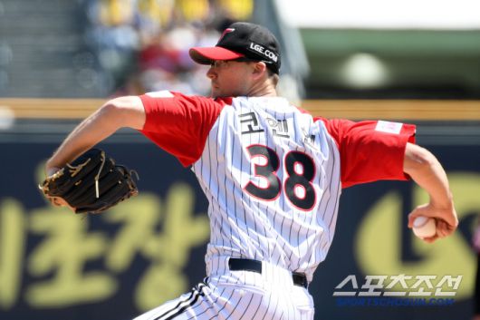 4일 잠실구장에서 열린 LG 트윈스와 SSG 랜더스의 경기. LG 코엔윈이 역투하고 있다. 잠실=박재만 기자 pjm@sportschosun.com/2025.05.04/