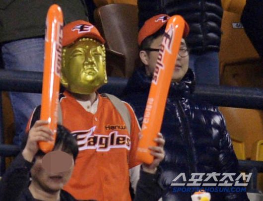 김응용 감독이 사령탑이던 2013시즌에 처음 등장한 보살 팬.