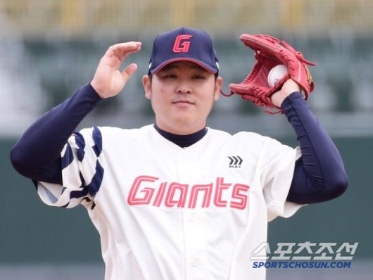 10일 부산 사직구장에서 열린 KBO리그 시범경기 롯데와 LG의 경기. 투구하고 있는 롯데 한현희. 부산=송정헌 기자songs@sportschosun.com/2025.03.10/