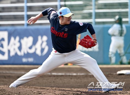 23일 일본 미야자키 난고스타디움에서 열린 롯데 자이언츠와 세이부 라이온스와의 경기. 롯데 한현희가 숨을 고르고 있다. 미야자키(일본)=박재만 기자 pjm@sportschosun.com/2025.02.23/