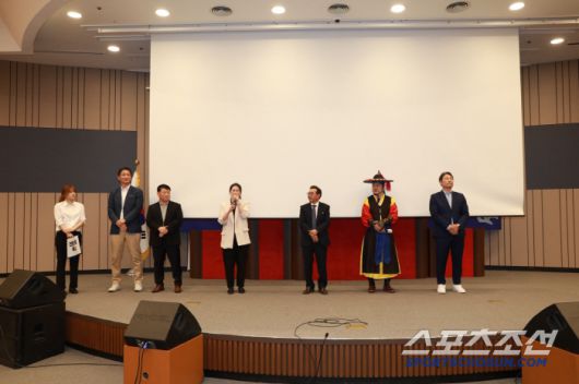 왼쪽부터 안근영 전 여자아이스하키 국가대표, 이민형 전 가스공사 농구단장, 이경근 1988서울올림픽 유도 금메달리스트, 박혜원 2002 솔트레이크시티 동계올림픽 쇼트트랙 금메달리스트, 김광선 1988서울올림픽 복싱 금메달리스트, 장영민 대한궁술원장, 전기영 1996 애틀랜타올림픽 유도 금메달리스트.