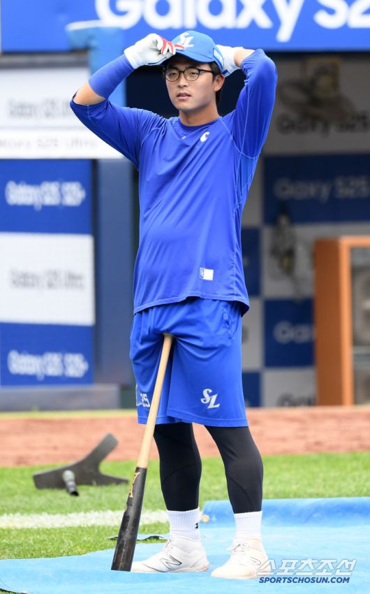특별 엔트리로 1군 선수들과 훈련을 소화한 김태훈.