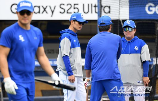 이마에 도시아키 코치는 선수들 눈높이에서 고쳐야 할 포인트를 정확히 집어줬다.
