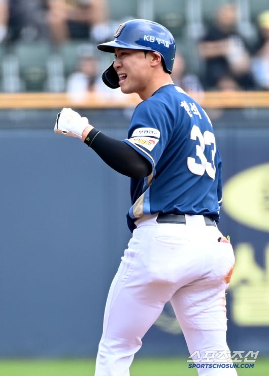 11일 잠실야구장에서 열린 NC와 두산의 더블헤더 1차전, 2회초 2사 만루 NC 한석현이 2타점 2루타를 치고 환호하고 있다. 잠실=허상욱 기자wook@sportschosun.com/2025.05.11/