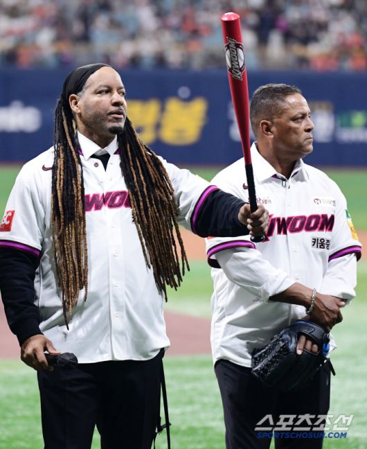 11일 고척돔에서 열린 KBO리그 키움과 한화의 경기. 메이저리거 매니 라미레즈 시타, 루이스 알리시아 시구를 했다. 고척돔 찾은 라미레즈, 알리시아. 고척=송정헌 기자songs@sportschosun.com/2025.05.11/