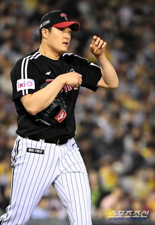 7일 잠실야구장에서 열린 LG와 두산의 경기, 6회말 무사 만루 LG 김강률이 마운드에 오르고 있다. 잠실=허상욱 기자wook@sportschosun.com/2025.05.07/