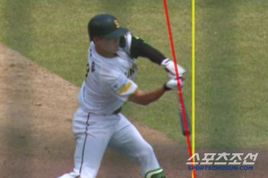 5월7일 상무 박찬혁의 체크 스윙 비디오 판독. 노스윙에서 스윙으로 번복됐다. KBO 비디오판독 화면 캡쳐