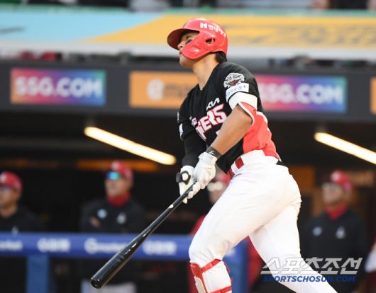 11일 인천 SSG랜더스필드에서 열린 KIA-SSG의 더블헤더 2차전.  4회초 1사 김도영이 솔로포를 치고 있다. 인천=정재근 기자 cjg@sportschosun.com/2025.5.11/