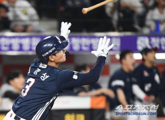 13일 대전 한화생명볼파크에서 열린 두산-한화전. 11회초 2사 2루 임종성이 1타점 2루타를 치고 있다. 대전=정재근 기자 cjg@sportschosun.com/2025..5.13/