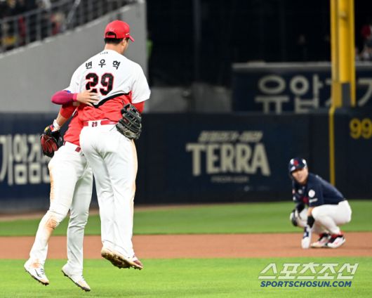 13일 광주KIA챔피언스필드에서 열린 롯데와 KIA의 경기, 9회초 2사 만루 KIA 1루수 변우혁이 롯데 레이예스의 타구를 막아내며 경기를 끝낸 후 기뻐하고 있다. 광주=허상욱 기자wook@sportschosun.com/2025.05.13/