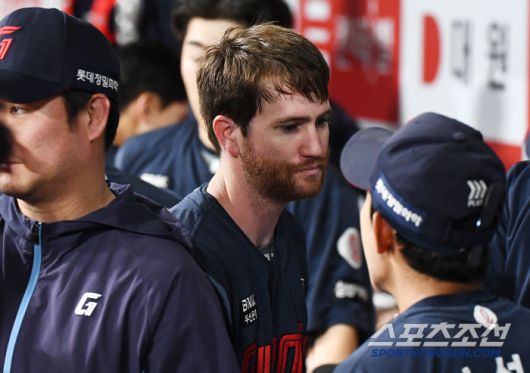 29일 서울 고척스카이돔에서 열린 롯데-키움전. 6회까지 1실점으로 호투한 반즈가 라커룸으로 들어가고 있다. 고척=정재근 기자 cjg@sportschosun.com/2025.4.29/