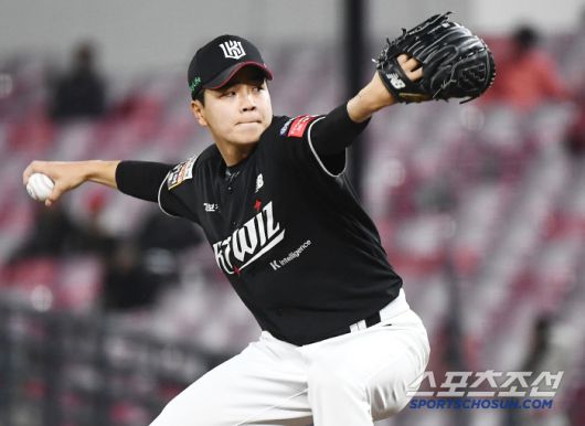 17일 광주 기아 챔피언스필드에서 열린 KT-KIA전. 8회말 손동현이 투구하고 있다. 광주=정재근 기자 cjg@sportschosun.com/2025.4.17/