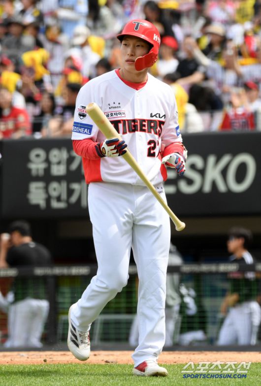 27일 광주 기아챔피언스필드에서 열린 KIA 타이거즈와 LG 트윈스의 경기. KIA 김호령이 삼진으로 물러나고 있다. 광주=박재만 기자 pjm@sportschosun.com/2025.04.27/