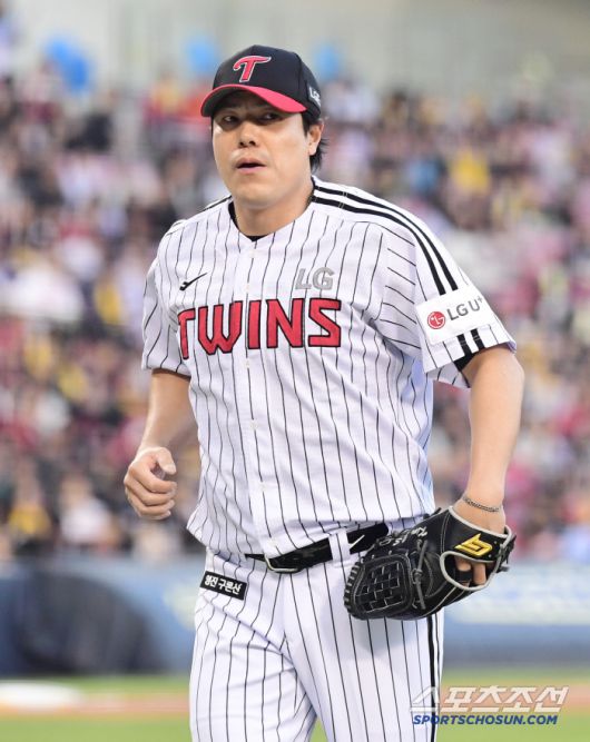 3일 잠실구장에서 열린 KBO리그 LG와 SSG의 경기. 7회 주자 남기고 강판 당하는 LG 김진성. 잠실=송정헌 기자songs@sportschosun.com/2025.05.03/