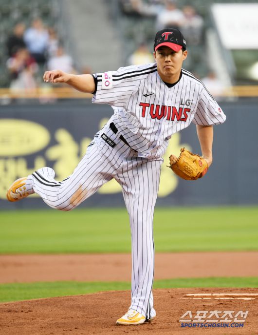 15일 잠실구장에서 열린 LG 트윈스와 키움 히어로즈의 경기. LG 임찬규가 역투하고 있다. 잠실=박재만 기자 pjm@sportschosun.com/2025.05.15/