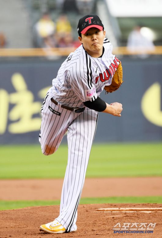 15일 잠실구장에서 열린 LG 트윈스와 키움 히어로즈의 경기. LG 임찬규가 역투하고 있다. 잠실=박재만 기자 pjm@sportschosun.com/2025.05.15/