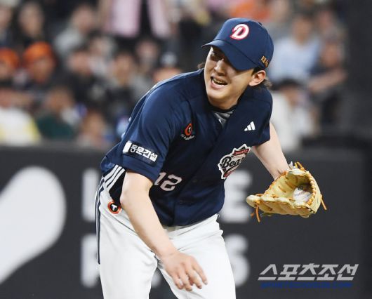 15일 대전 한화생명볼파크에서 열린 두산-한화전. 3회말 등판한 박정수가 첫 타자 채은성의 투수앞 땅볼을 잡아 1루로 향하고 있다. 대전=정재근 기자 cjg@sportschosun.com/2025..5.15/