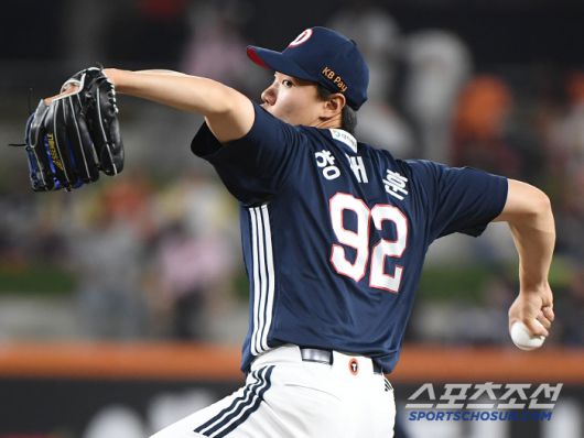 15일 대전 한화생명볼파크에서 열린 두산-한화전. 9회말 양재훈이  투구하고 있다. 대전=정재근 기자 cjg@sportschosun.com/2025..5.15/