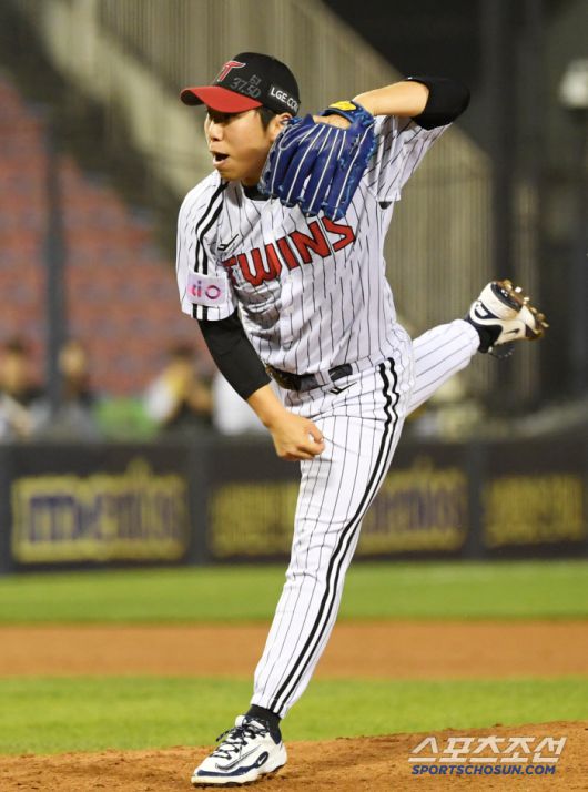 15일 잠실구장에서 열린 LG 트윈스와 키움 히어로즈의 경기. LG 박명근이 역투하고 있다. 잠실=박재만 기자 pjm@sportschosun.com/2025.05.15/