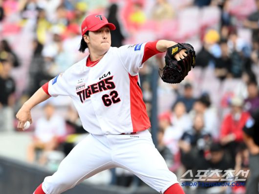 17일 광주KIA챔피언스필드에서 열린 두산과 KIA의 더블헤더 1차전 경기, KIA 정해영이 역투하고 있다. KIA가 5대2로 승리한 가운데 정해영은 통산 133세이브를 달성하며 타이거즈 역대 최다 세이브 신기록을 작성했다.  광주=허상욱 기자wook@sportschosun.com/2025.05.17/