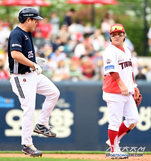 김선빈에 니킥을 선사하는 양의지