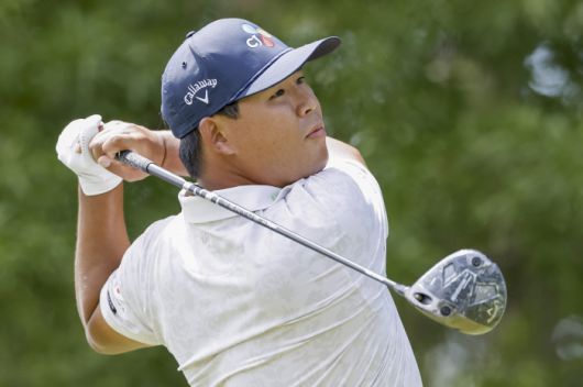 epa12115212 Si Woo Kim of South Korea tees off on the 2nd hole during the final round of the 2025 PGA Championship golf tournament at the Quail Hollow Club in Charlotte, North Carolina, USA, 18 May 2025.  EPA/ERIK S. LESSER        <저작권자(c) 연합뉴스, 무단 전재-재배포, AI 학습 및 활용 금지>