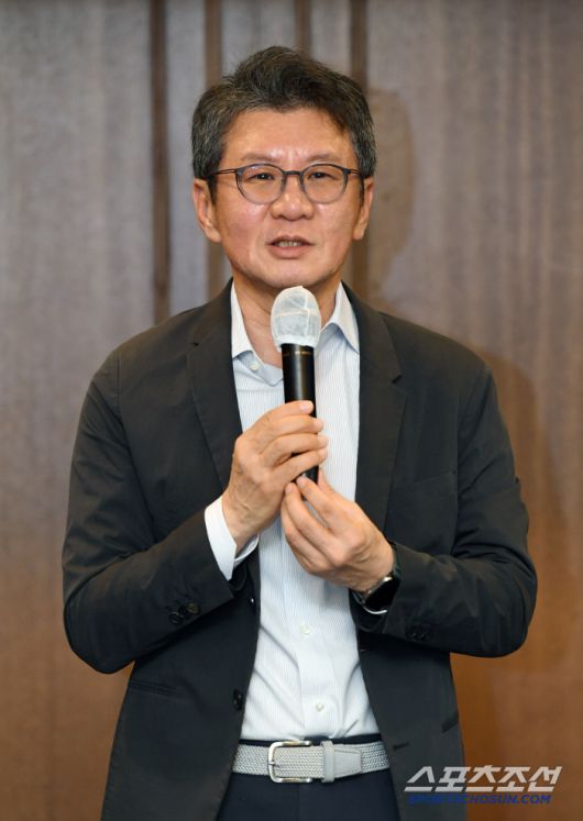 대한축구협회, 한국프로축구연맹, 울산 HD, 포항스틸러스가 주최하고 스포츠조선, 스포츠경향, 스포츠동아, 스포츠서울, 스포츠월드, 일간스포츠 등 스포츠전문 미디어 6개사가 후원하는 '2025년 축구인 골프대회'가 19일 경기도 용인 코리아CC에서 개최됐다. 정몽규 대한축구협회장이 인사말을 하고 있다. 용인=박재만 기자pjm@sportschosun.com/2025.05.19/