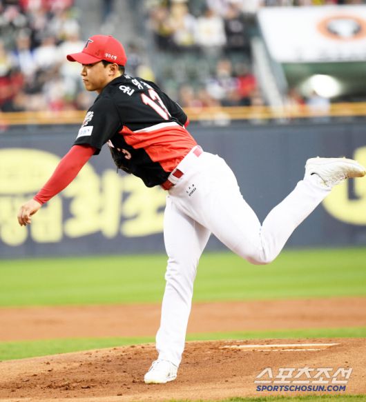 18일 잠실구장에서 열린 두산 베어스와 KIA 타이거즈의 경기. KIA 윤영철이 역투하고 있다. 잠실=박재만 기자 pjm@sportschosun.com/2025.04.18/