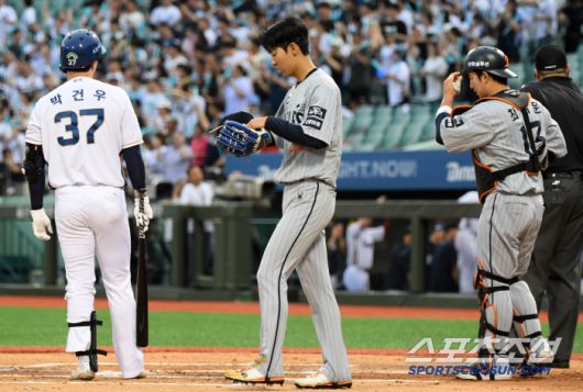 아쉽지만 선발 황준서는 4회를 마치지 못했다.
