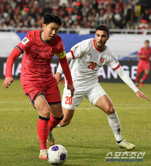 25일 수원월드컵경기장 열린 2026 FIFA 북중미 월드컵 아시아지역 3차 예선 대한민국과 요르단의 경기. 손흥민이 돌파를 시도하고 있다. 수원=박재만 기자 pjm@sportschosun.com/2025.03.25/