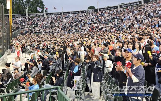22일 부산 사직야구장에서 열린 KBO리그 롯데와 LG의 경기. 주중 3연전 모두 매진을 기록한 사직구장. 롯데를 응원하는 야구팬들. 부산=송정헌 기자songs@sportschosun.com/2025.05.22/