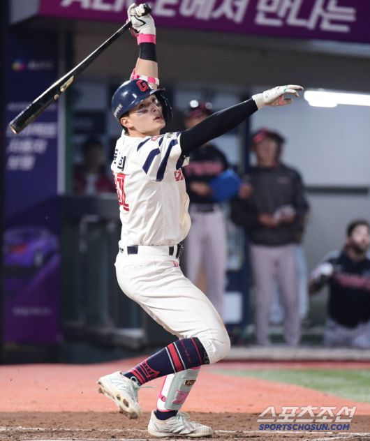 22일 부산 사직야구장에서 열린 KBO리그 롯데와 LG의 경기. 타격하는 롯데 윤동희. 부산=송정헌 기자songs@sportschosun.com/2025.05.22/