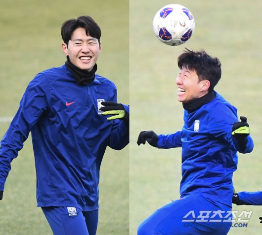 홍명보 감독이 이끄는 축구대표팀이 19일 고양종합운동장에서 훈련했다. 손흥민과 이강인이 론도(볼 돌리기 패싱게임)를 하며 활짝 웃었다. 대표팀은 20일 오만, 25일 요르단과 2026 북중미 월드컵 아시아지역 3차 예선을 치른다. 고양=정재근 기자 cjg@sportschosun.com